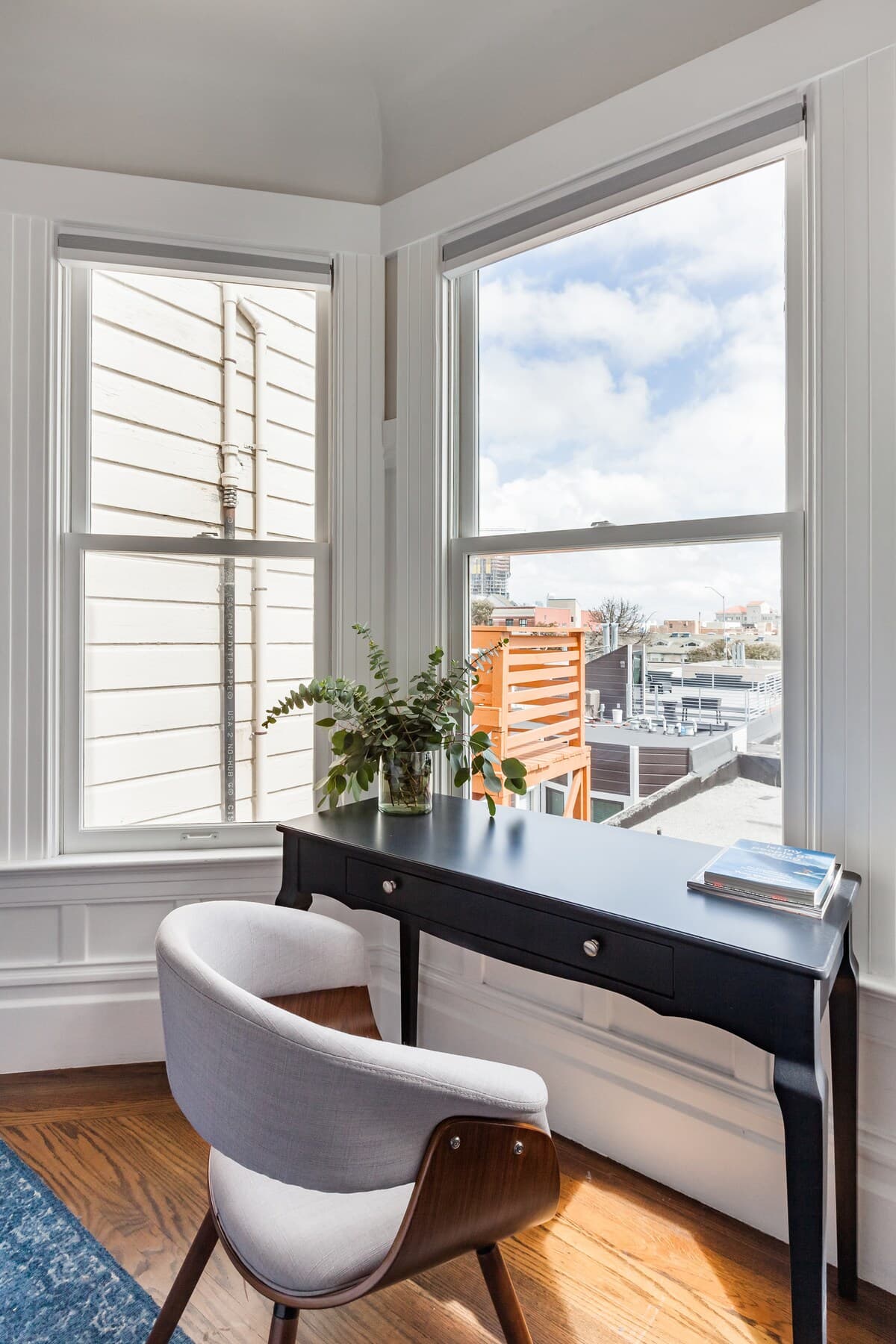 Sun-Filled Victorian Flat Near Market Street - Photo 25