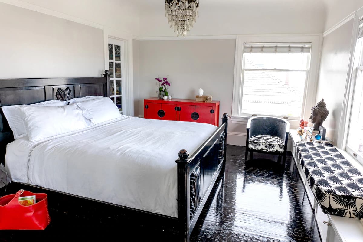 Edwardian Villa with Panoramic Views & Sauna - Photo 16