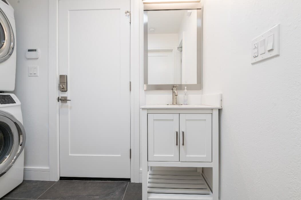 Home in East Palo Alto · ★4.94 · 4 bedrooms · 4 beds · 2.5 baths - Image 55