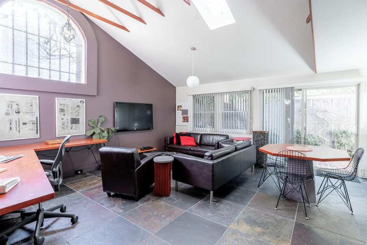 Guesthouse in Palo Alto · ★5.0 · 2 bedrooms · 2 beds · 1.5 baths - Image 1