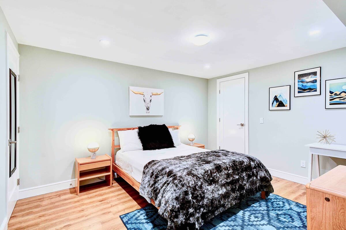 Two Bedroom SF Suite with Private Entrance - Image 12