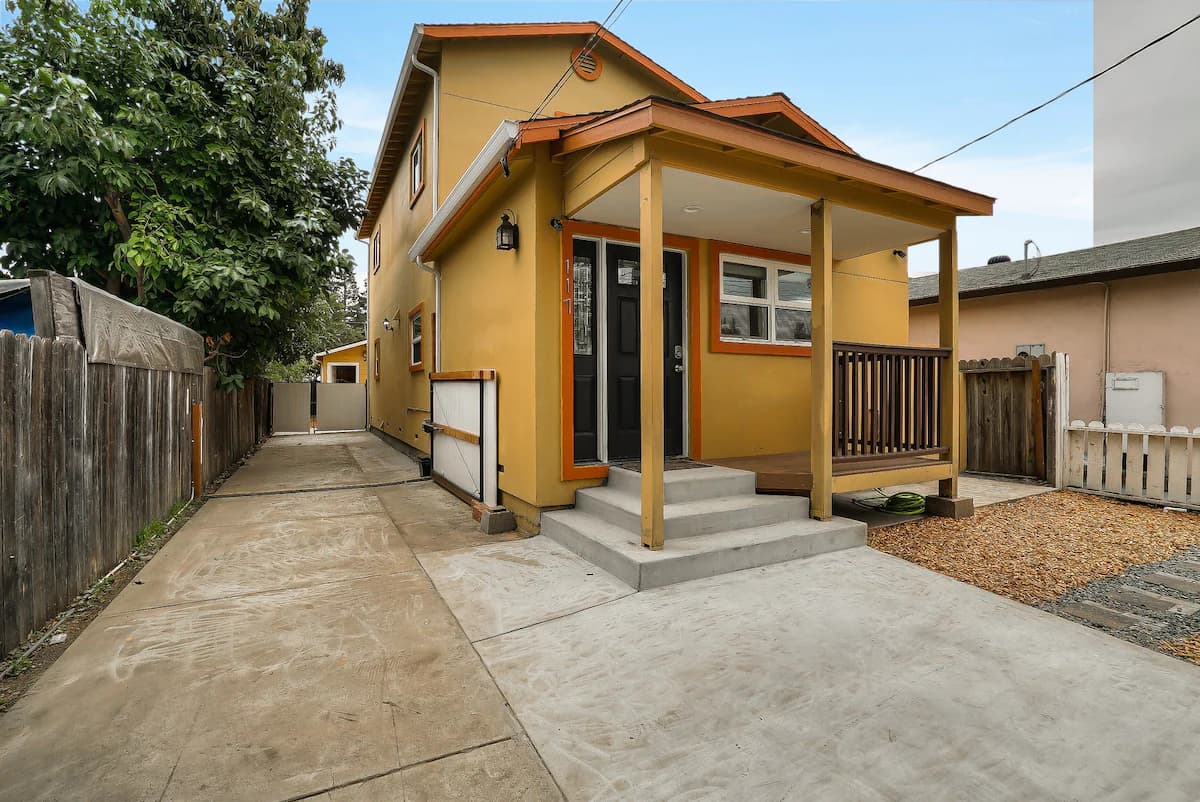 Home in Mountain View · ★4.88 · 4 bedrooms · 6 beds · 3.5 baths - Image 42