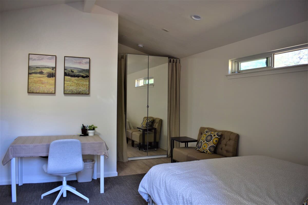 Guesthouse in Mountain View · ★4.99 · 1 bedroom · 1 bed · 1 bath - Image 24