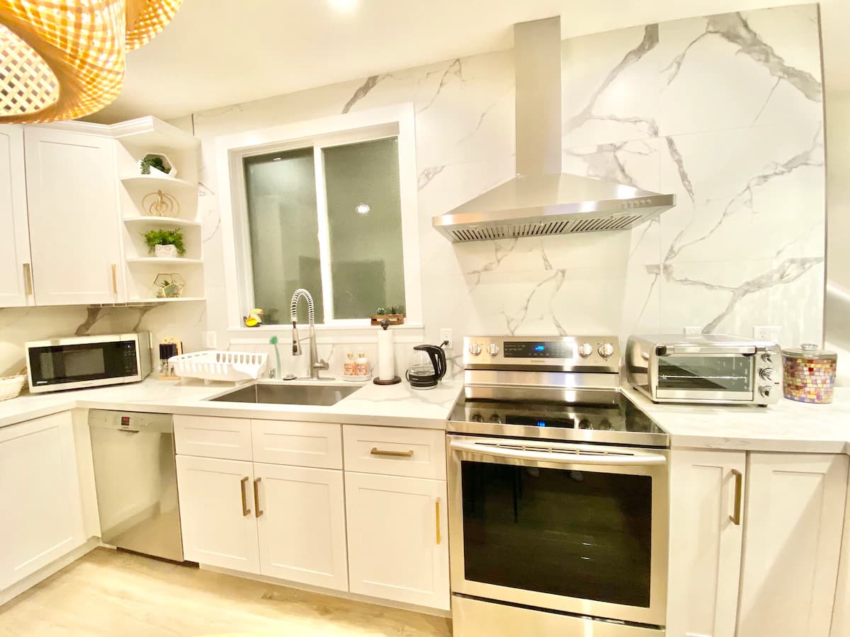 Home in Daly City · ★4.88 · 5 bedrooms · 8 beds · 2 baths - Image 21