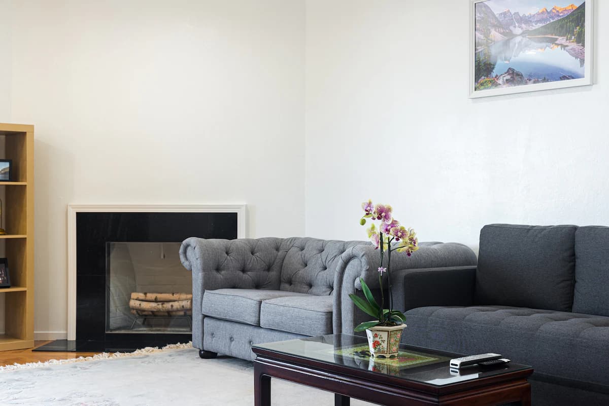 Home in Daly City · ★4.93 · 3 bedrooms · 4 beds · 2 baths - Image 1