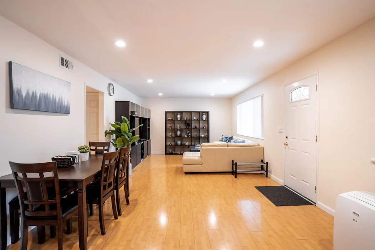 Renovated 2 BR Apt Near Mountain View Downtown - Image 49