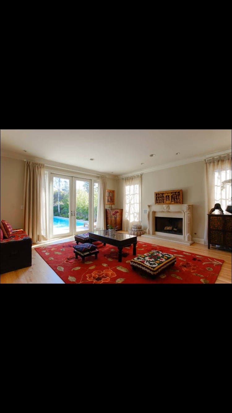 Home in Menlo Park · ★4.84 · 5 bedrooms · 6 beds · 4.5 baths - Image 4