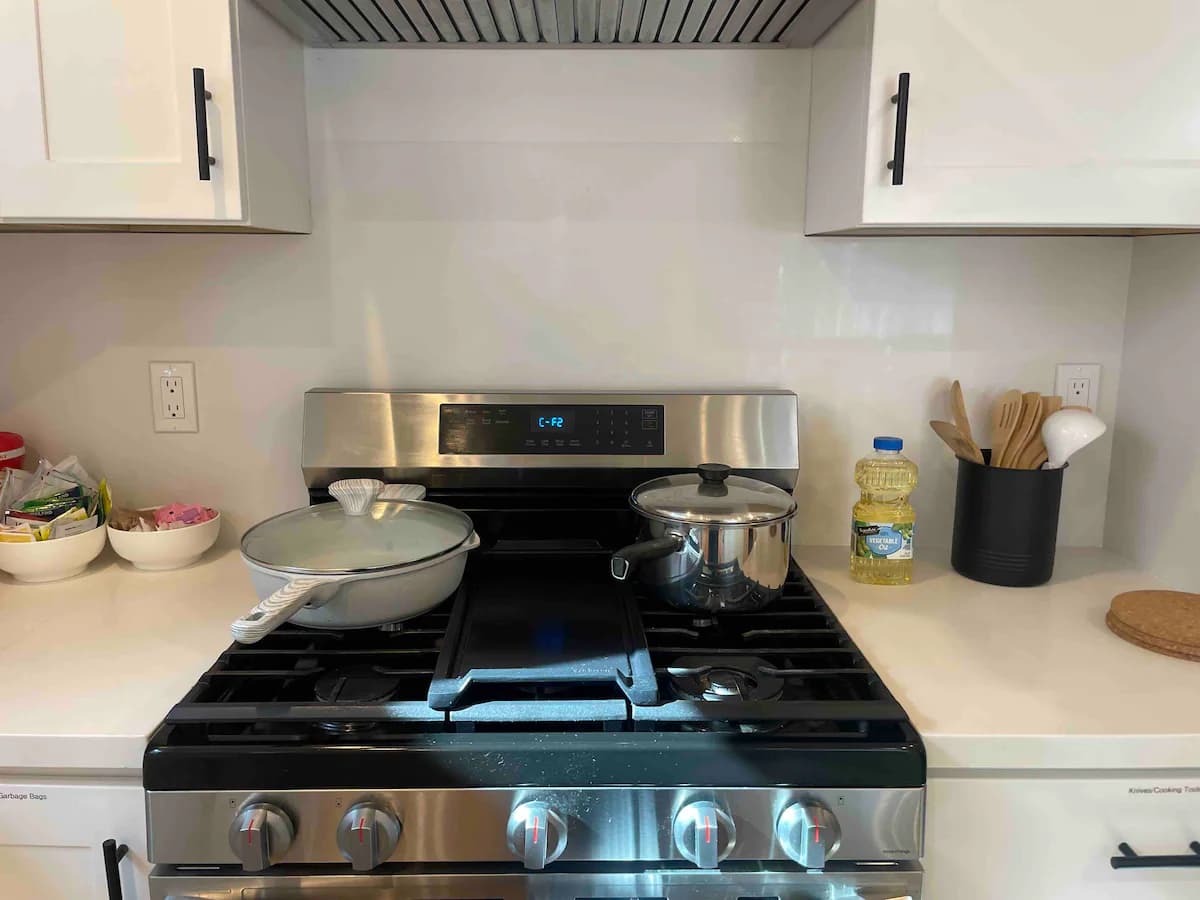 Newly Remodeled 3BR with Ocean View & Parking - Photo 9
