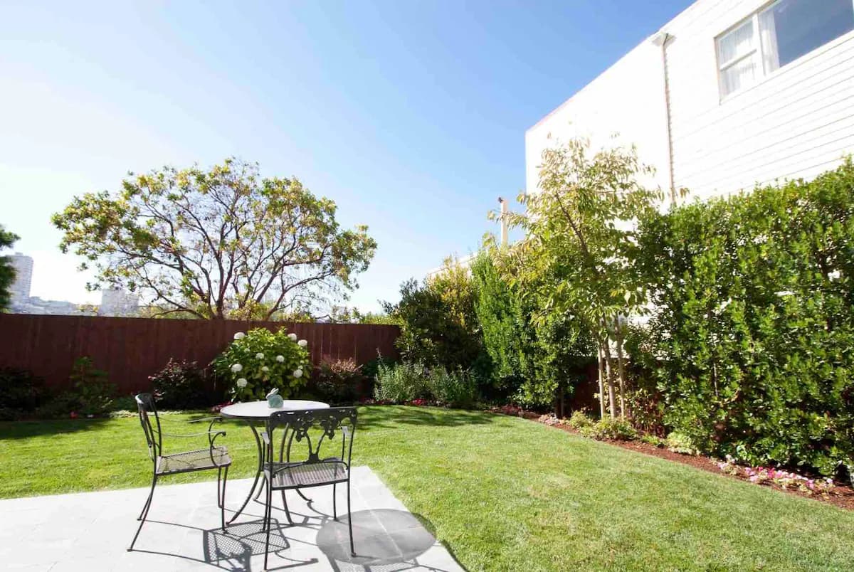 Private 2BR with 1000ft² Rooftop & 360 Views - Photo 29