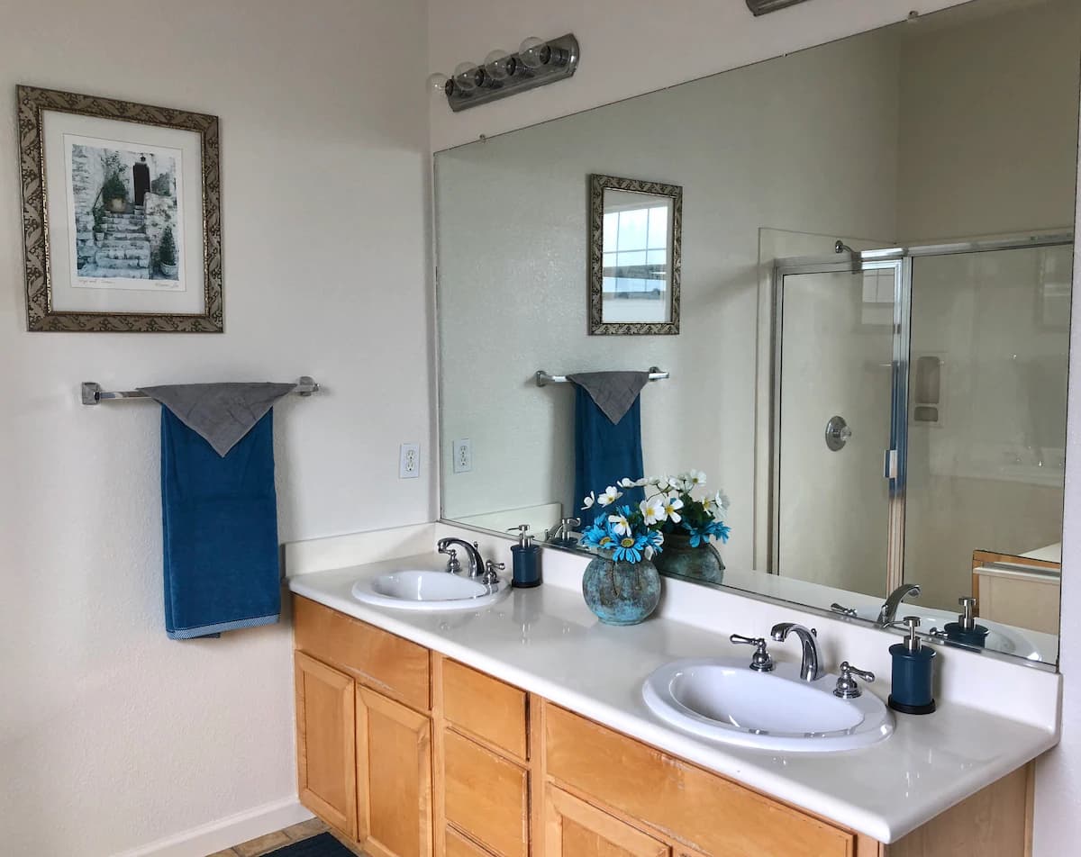 Home in East Palo Alto · ★4.79 · 4 bedrooms · 5 beds · 2.5 baths - Image 15