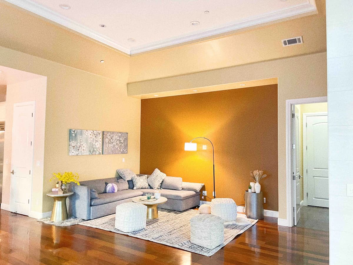 Home in Palo Alto · ★4.6 · 5 bedrooms · 5 beds · 3.5 baths - Image 1