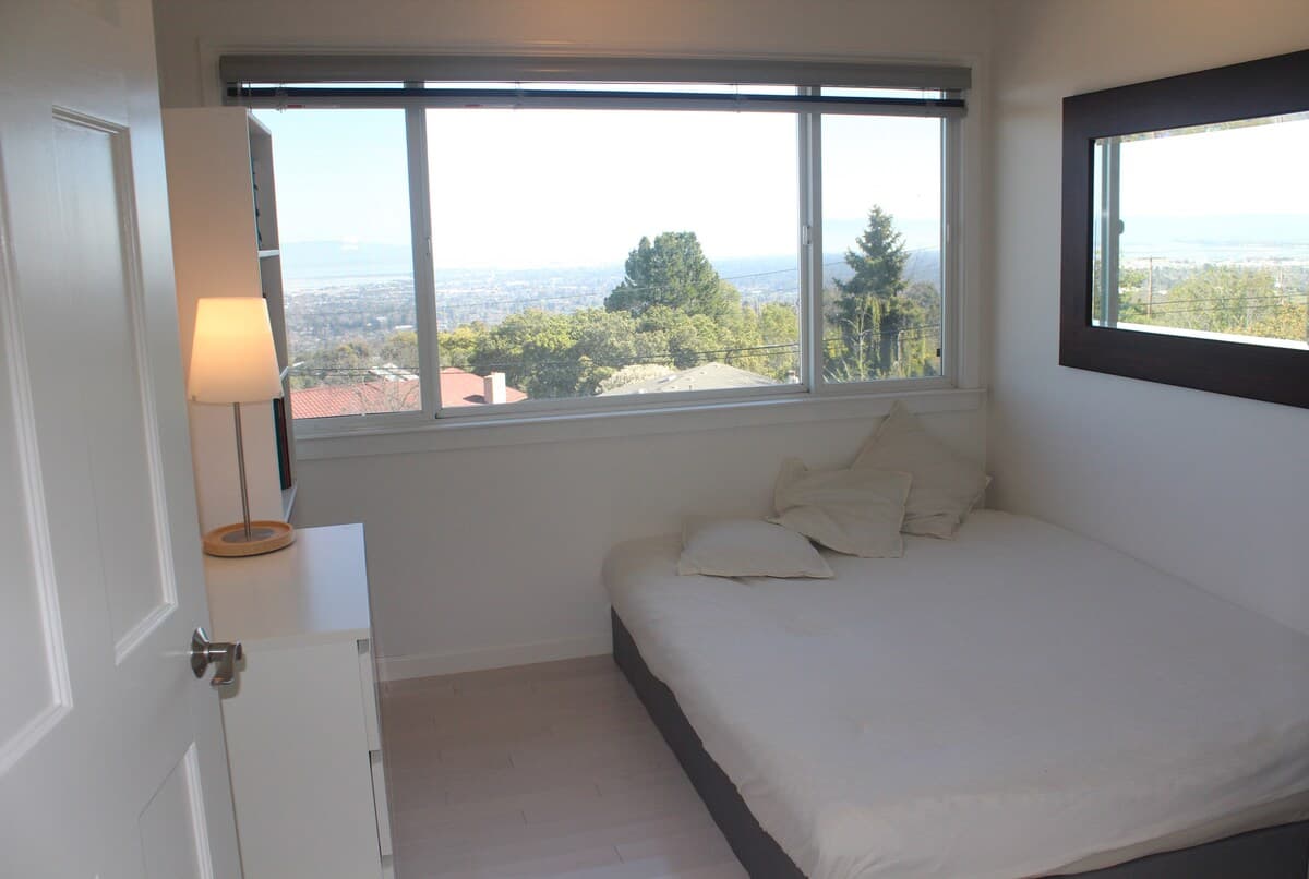 Sunny Bay-View Home with 3 Fireplaces & Garden - Photo 19