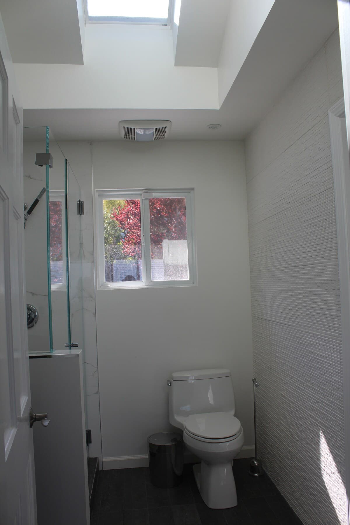 Sunny Bay-View Home with 3 Fireplaces & Garden - Photo 22