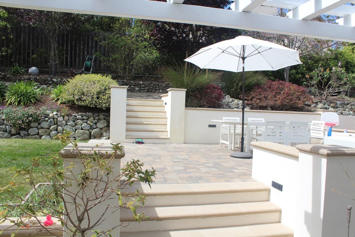 Sunny Bay-View Home with 3 Fireplaces & Garden - Photo 31
