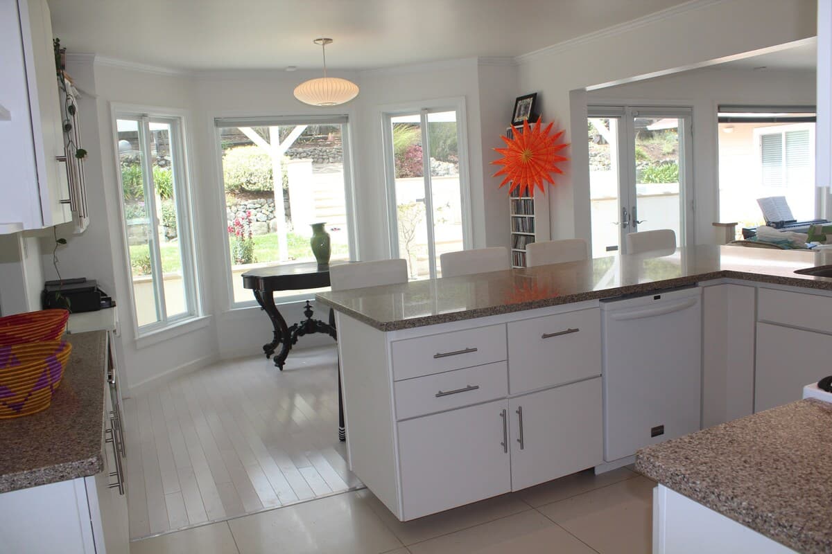 Sunny Bay-View Home with 3 Fireplaces & Garden - Photo 12
