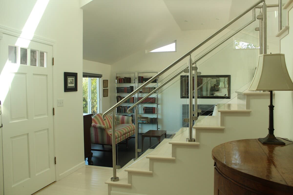 Sunny Bay-View Home with 3 Fireplaces & Garden - Photo 3