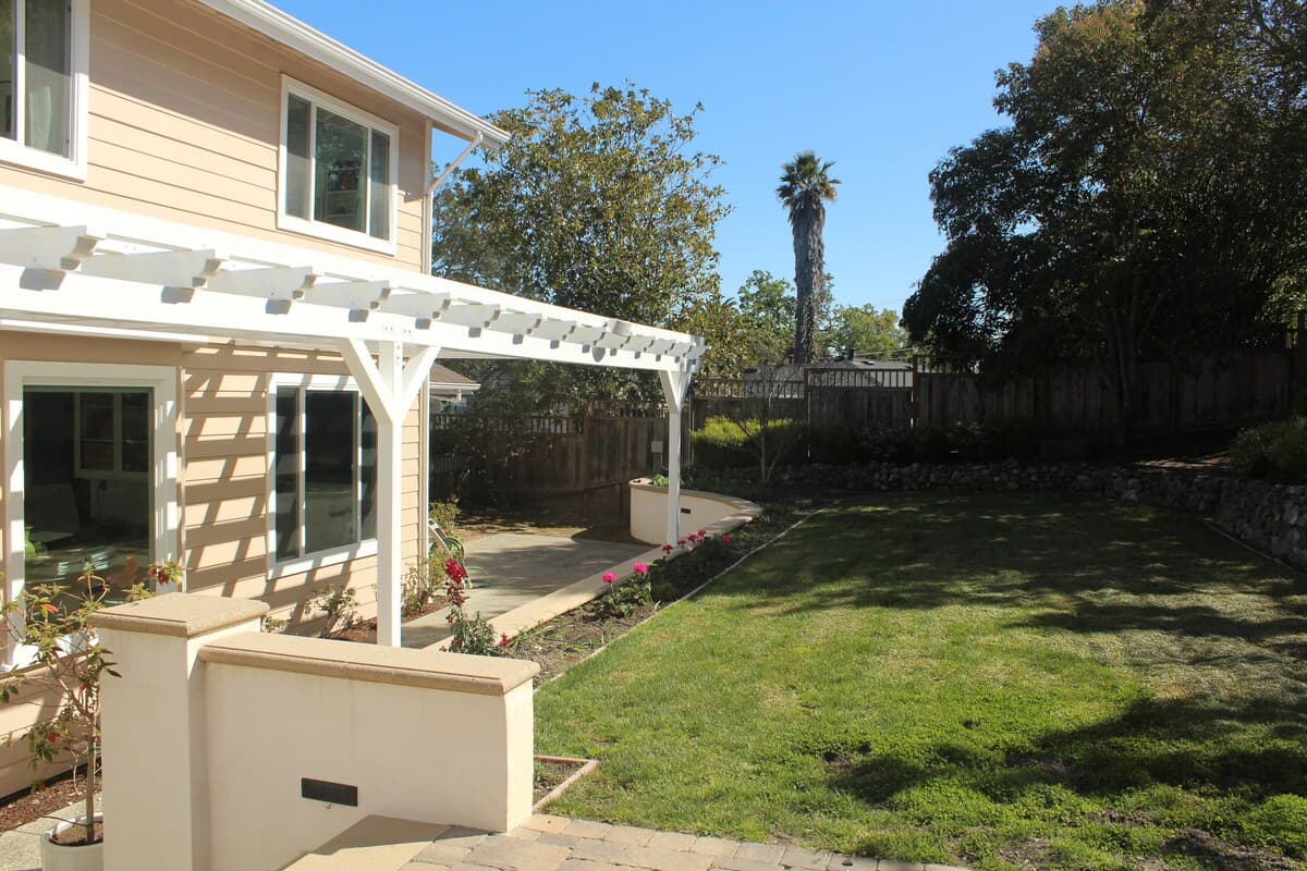 Sunny Bay-View Home with 3 Fireplaces & Garden - Photo 26