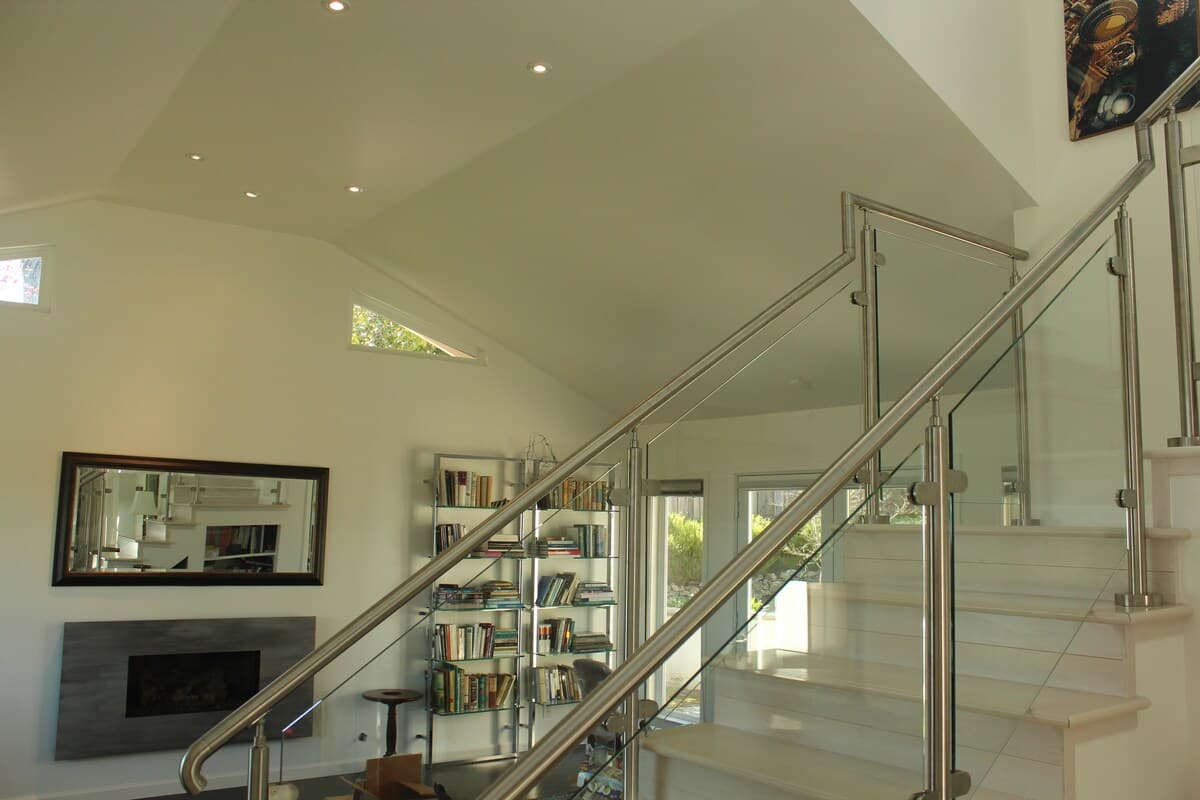 Sunny Bay-View Home with 3 Fireplaces & Garden - Photo 2
