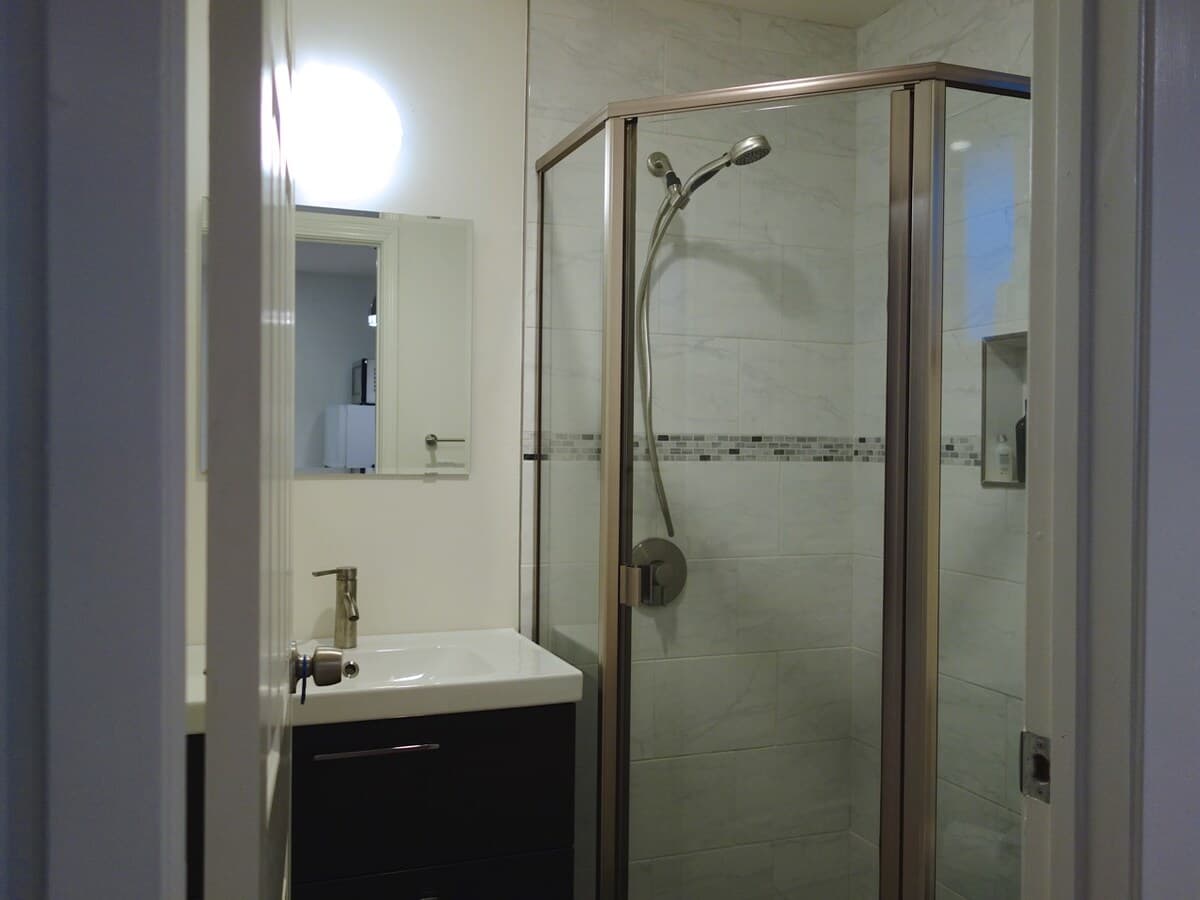 Guesthouse in Menlo Park · ★4.92 · Studio · 2 beds · 1 bath - Image 8
