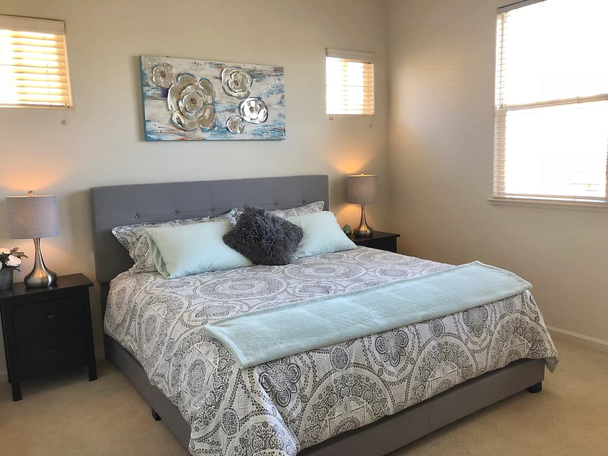Home in East Palo Alto · ★4.79 · 4 bedrooms · 5 beds · 2.5 baths - Image 13