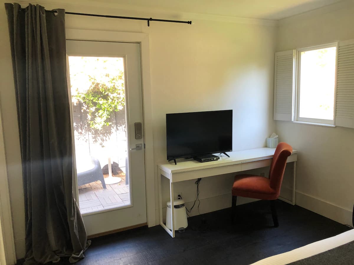 Home in Palo Alto · ★4.88 · 1 bedroom · 1 bed · 1 bath - Image 6