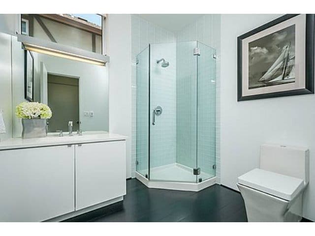 Home in Menlo Park · ★4.84 · 3 bedrooms · 3 beds · 3 baths - Image 13