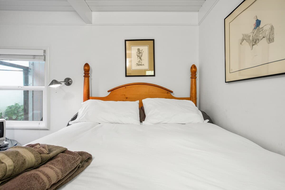 Home in Menlo Park · ★4.67 · 2 bedrooms · 2 beds · 1 bath - Image 18