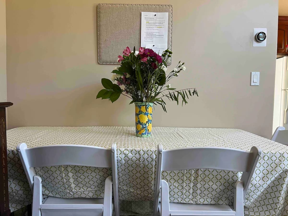 Guesthouse in Los Altos Hills · ★4.85 · 2 bedrooms · 2 beds · 1 bath - Image 11
