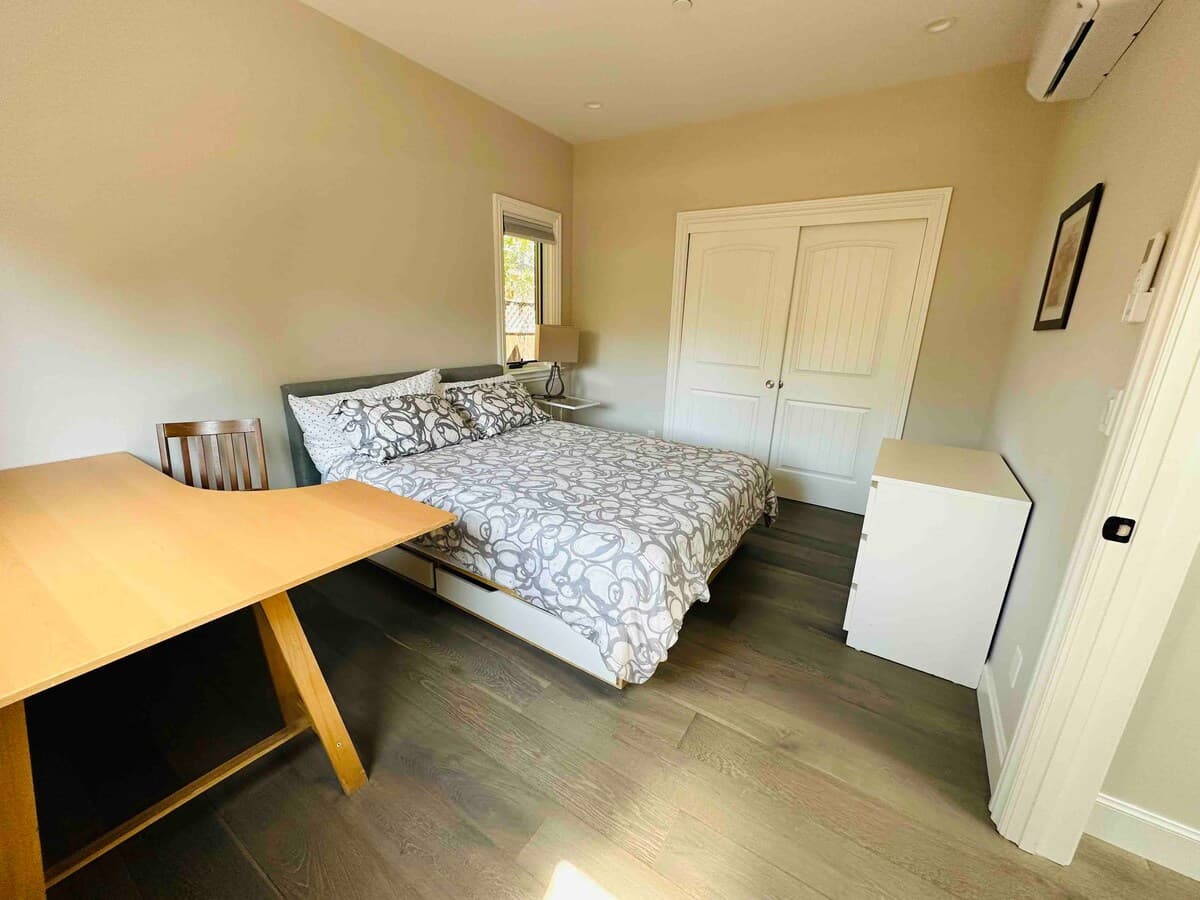 Home in Palo Alto · ★4.91 · 1 bedroom · 2 beds · 1 bath - Image 3