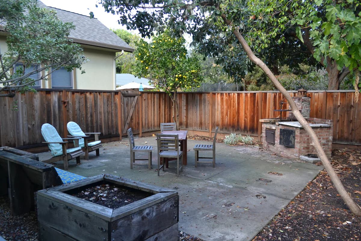 Downtown Private Home with Backyard - Image 18
