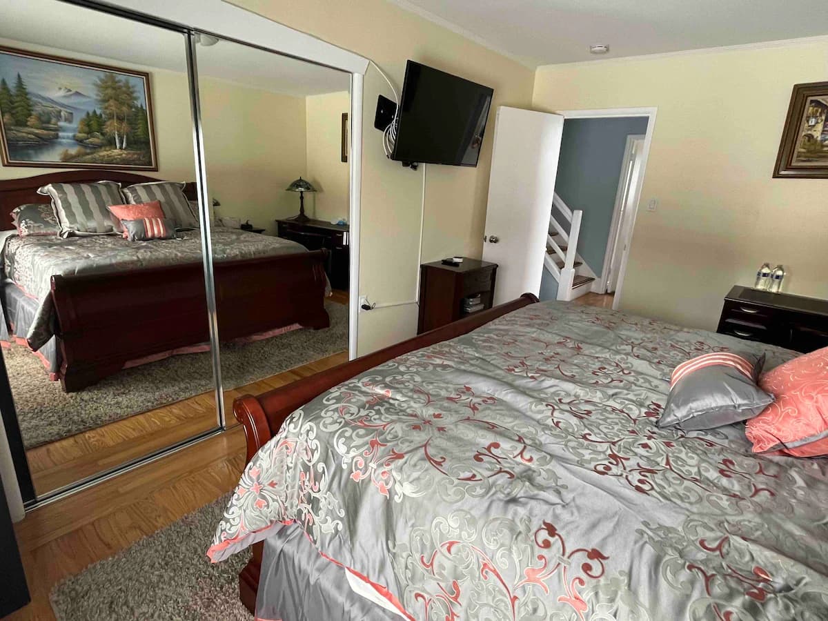 Home in Daly City · ★4.86 · 2 bedrooms · 2 beds · 1 bath - Image 17