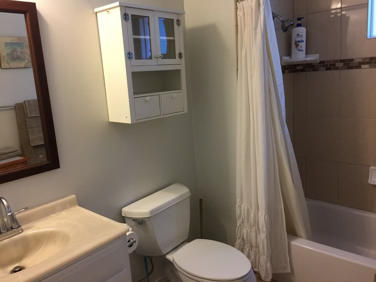 Home in Redwood City · ★4.85 · 3 bedrooms · 4 beds · 2 baths - Image 11