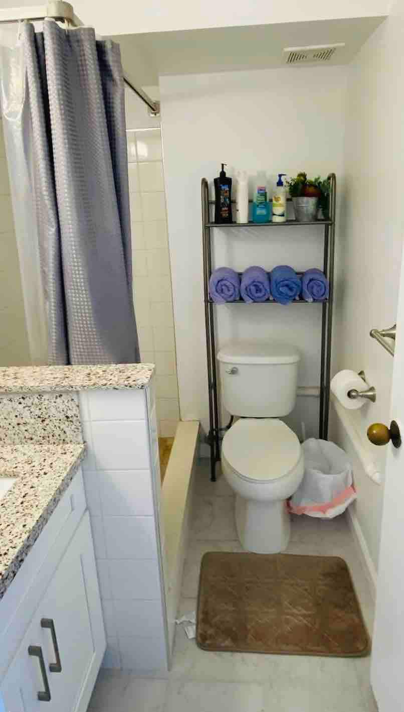 Condo in Honolulu · ★4.58 · 2 bedrooms · 3 beds · 2 baths - Image 15