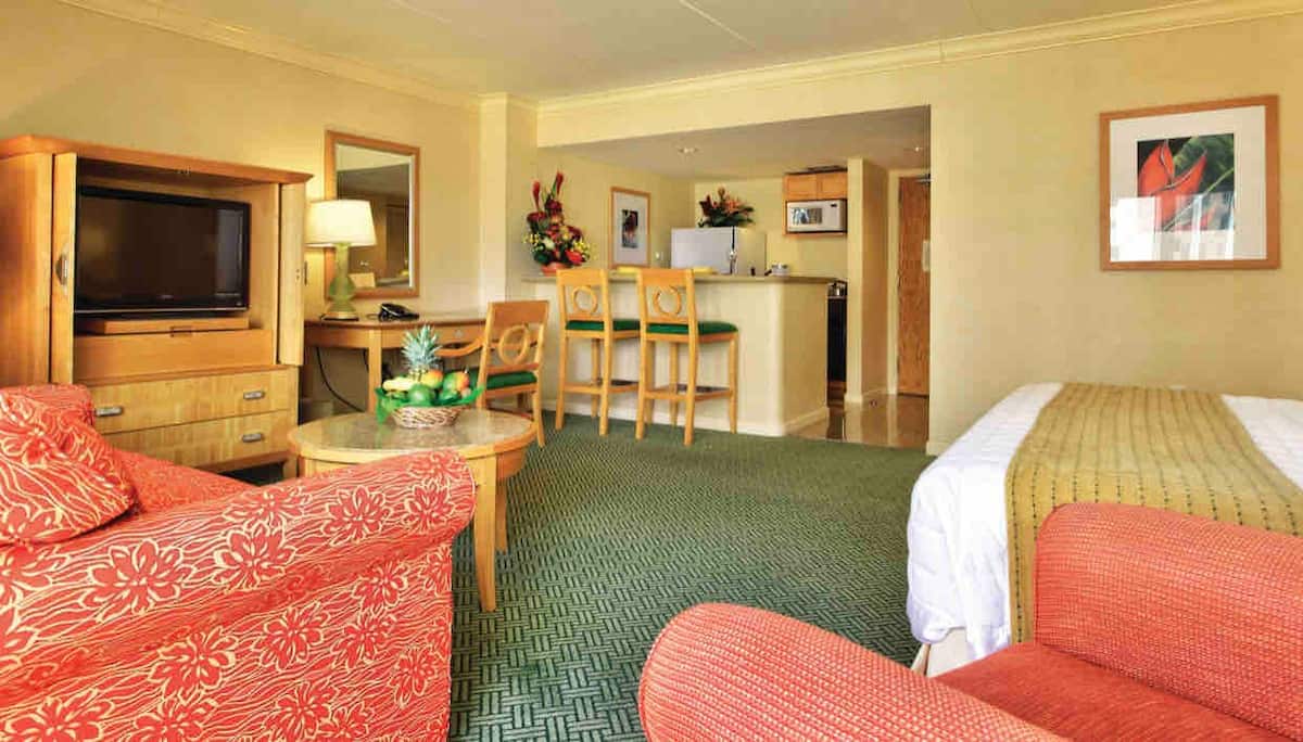 Studio Suite at Picturesque Waikiki Resort - Image 16