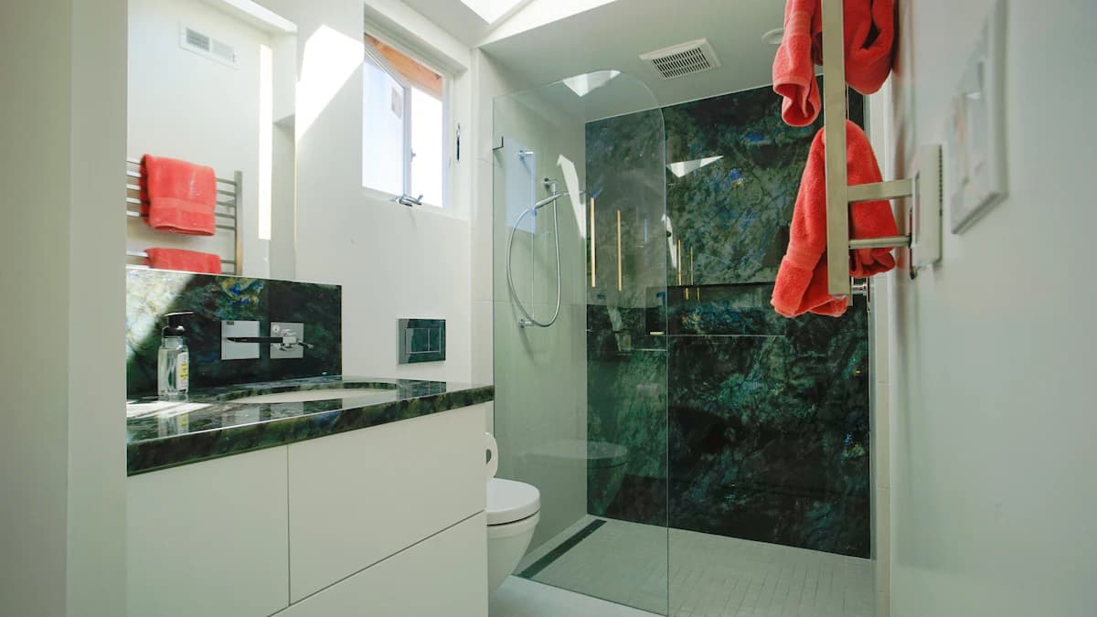 Home in Redwood City · ★4.94 · 2 bedrooms · 2 beds · 2 baths - Image 28
