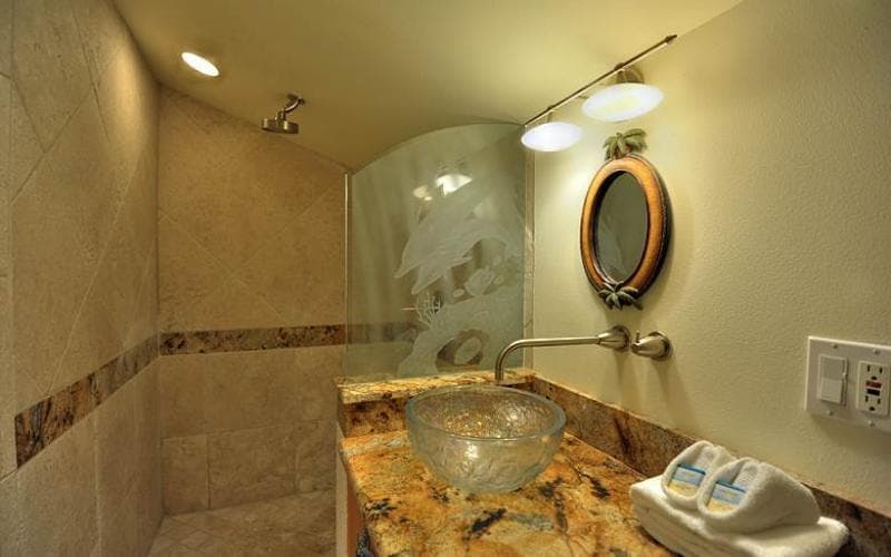 Condo in Lahaina · ★4.8 · 2 bedrooms · 3 beds · 2 baths - Image 14