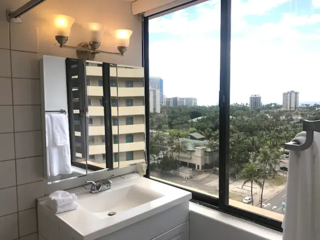 Condo in Honolulu · ★4.75 · Studio · 1 bed · 1 shared bath - Image 6