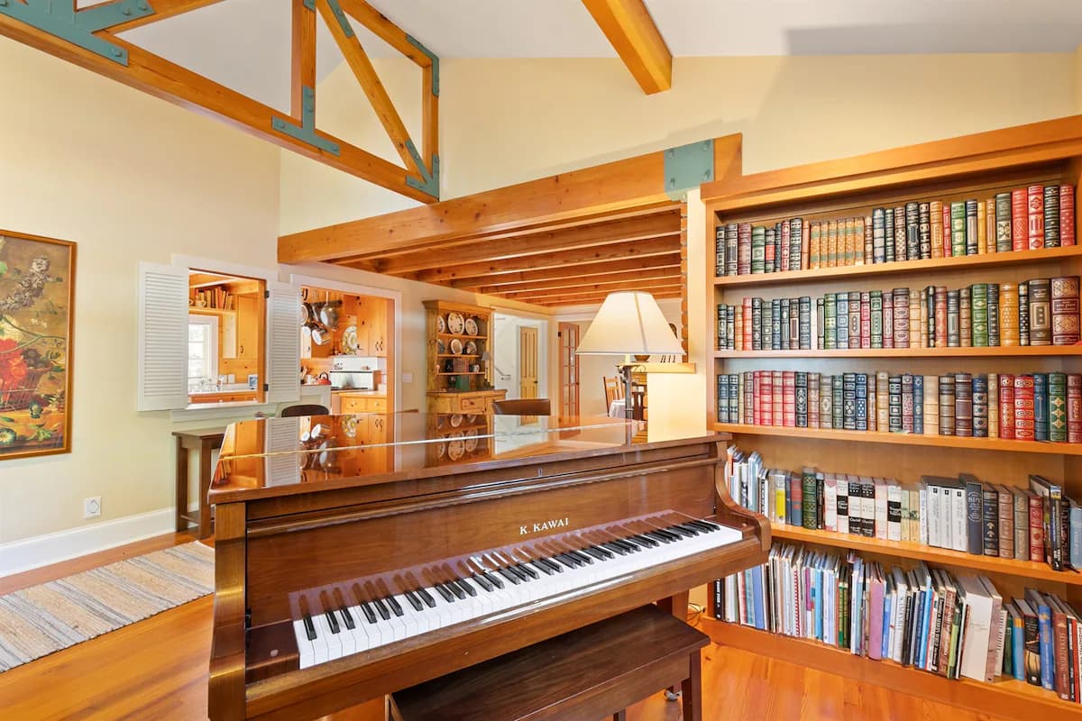 Home in Palo Alto · ★4.74 · 4 bedrooms · 4 beds · 3 baths - Image 2