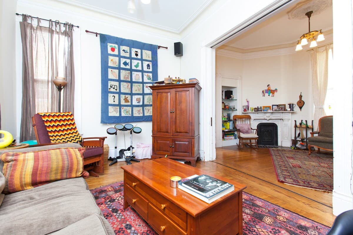 Victorian Home with Huge Yard, Cat Care Required - Photo 4