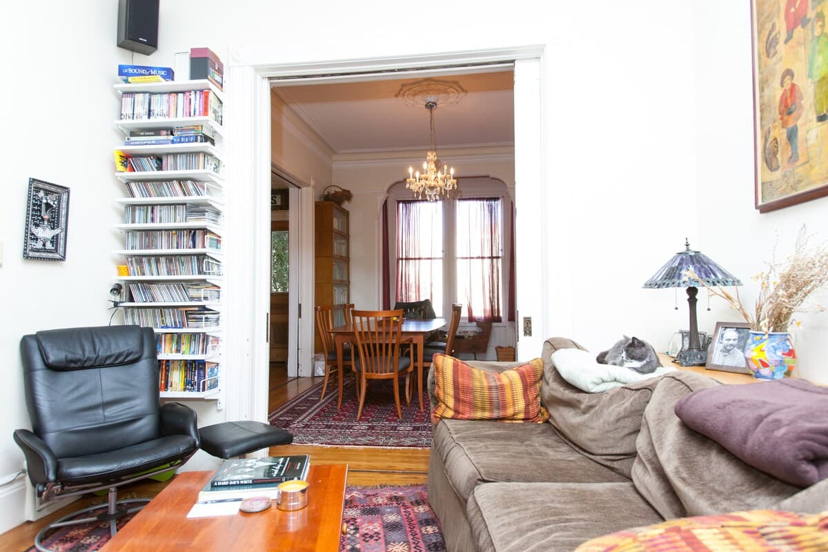 Victorian Home with Huge Yard, Cat Care Required - Photo 5