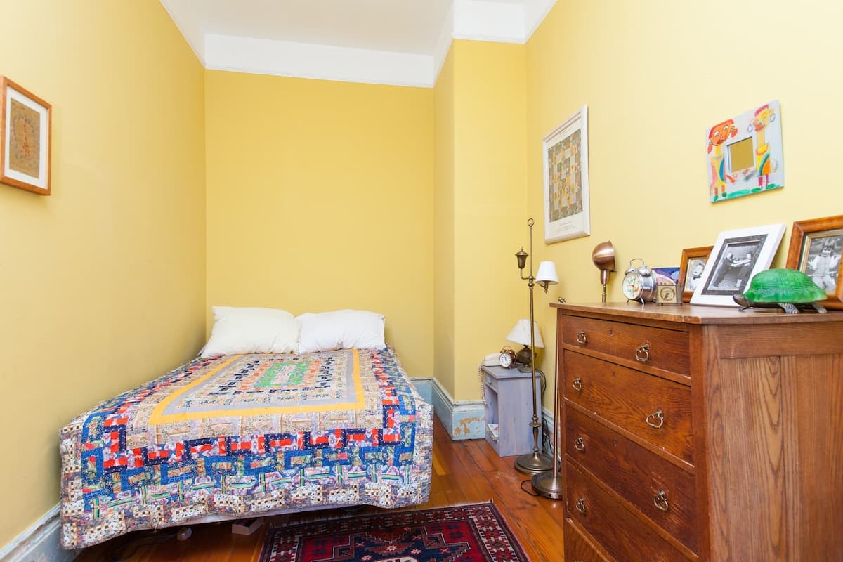 Victorian Home with Huge Yard, Cat Care Required - Photo 24