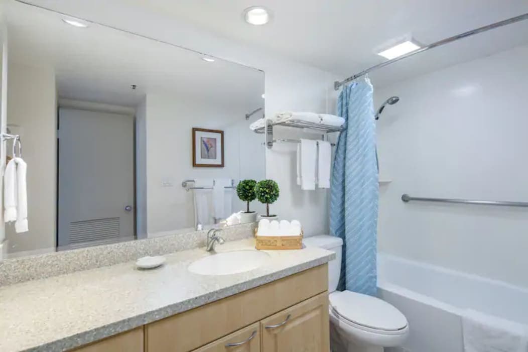 Condo in Honolulu · ★4.61 · 1 bedroom · 3 beds · 1 private bath - Image 7
