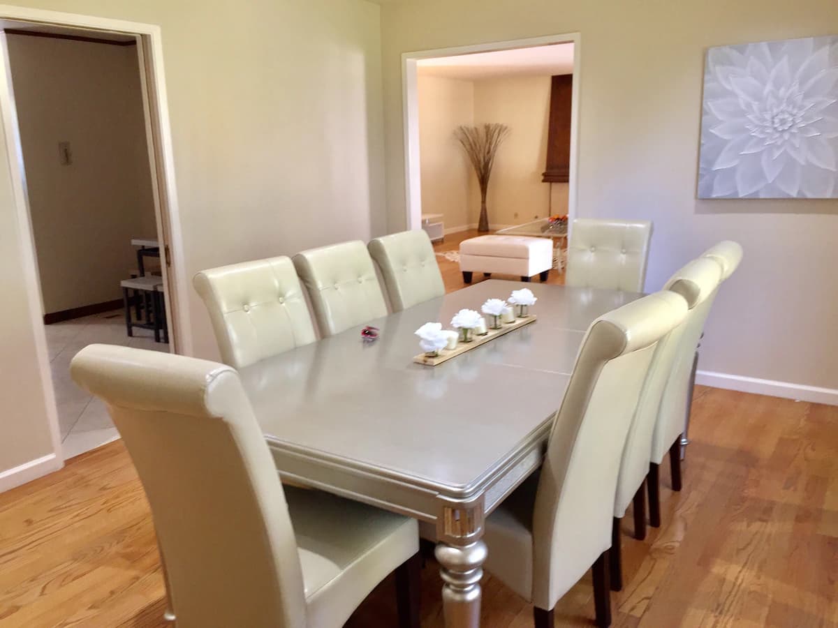 Home in Los Altos · ★4.36 · 5 bedrooms · 5 beds · 3.5 baths - Image 20