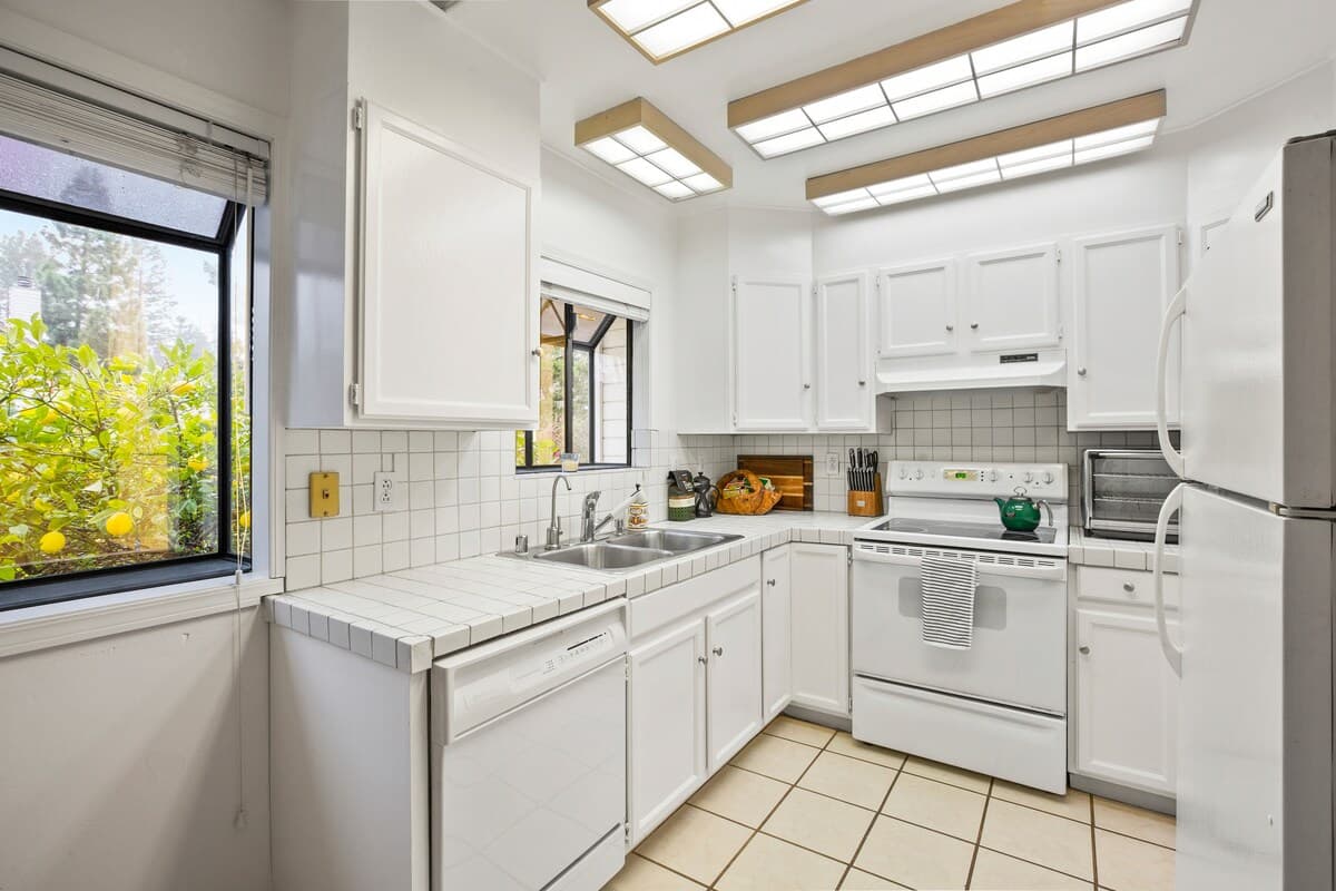 Home in Menlo Park · ★4.67 · 2 bedrooms · 2 beds · 1 bath - Image 11