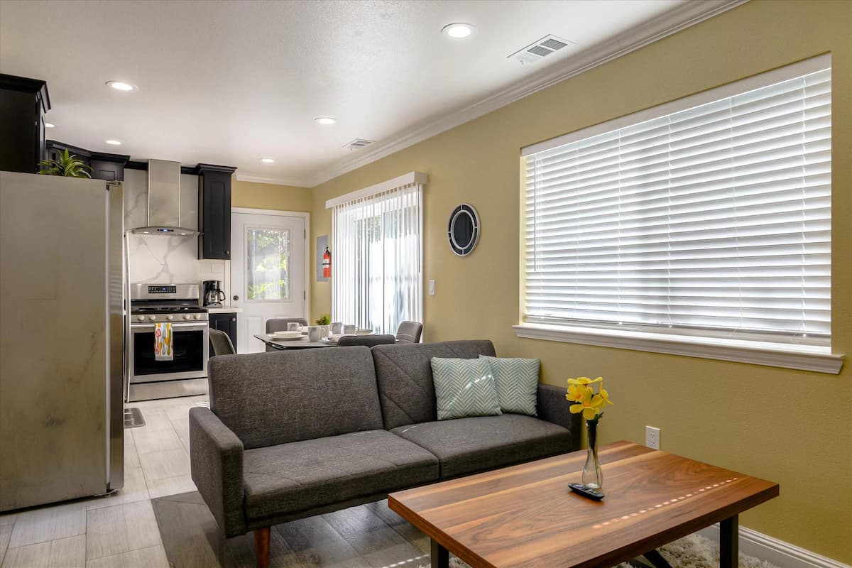 Home in Mountain View · ★5.0 · 5 bedrooms · 5 beds · 4 baths - Image 1