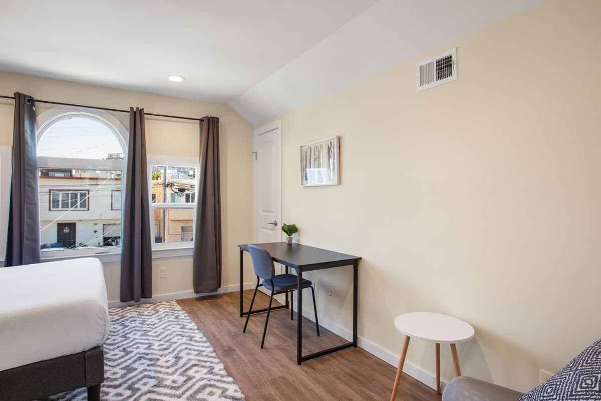 Home in Daly City · ★4.98 · 5 bedrooms · 7 beds · 5 baths - Image 19