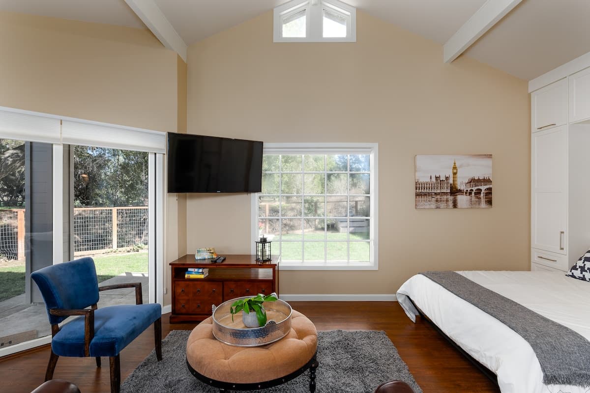 Guesthouse in Menlo Park · ★4.98 · Studio · 3 beds · 1 bath - Image 4