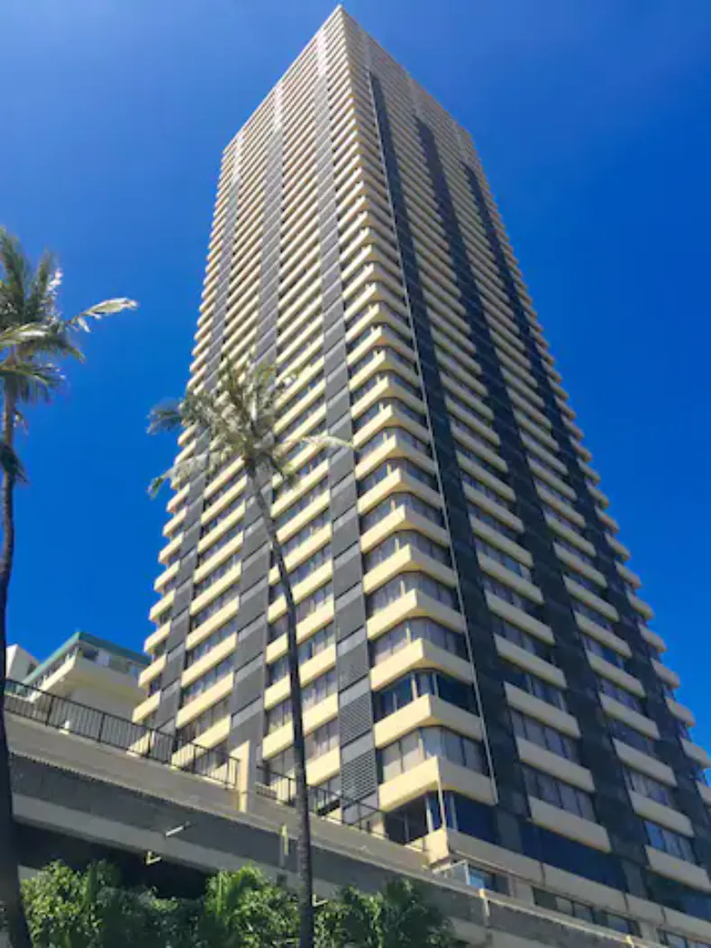 Condo in Honolulu · ★4.75 · Studio · 1 bed · 1 shared bath - Image 12