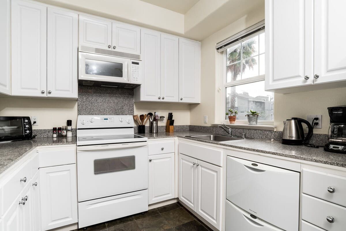 Condo in Palo Alto · ★4.86 · 2 bedrooms · 2 beds · 2 baths - Image 3
