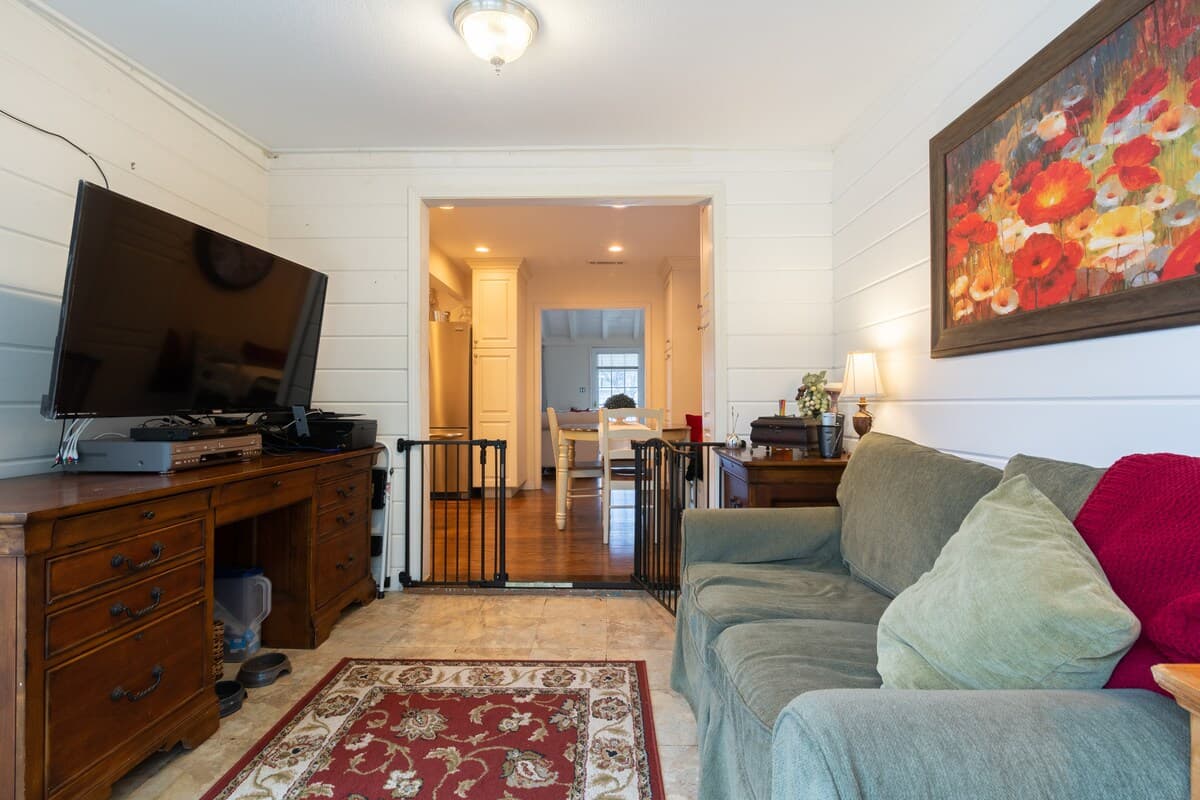 Home in Menlo Park · ★4.84 · 2 bedrooms · 3 beds · 1 bath - Image 2